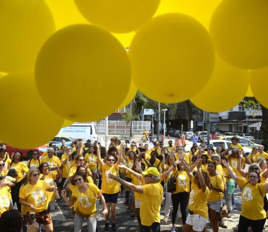 Setembro Amarelo movimentou a orla da Praia de Copacabana (RJ), neste domingo