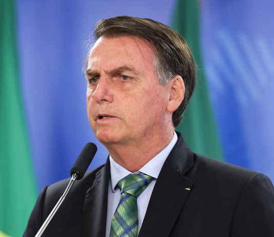 Jair Bolsonaro desmente Correio Braziliense e afirma que não pretende acabar com estabilidade de servidor