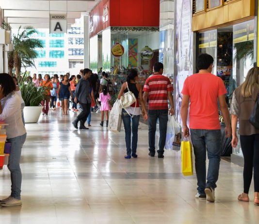 Oferta de vagas no comércio para o Natal será a maior em seis anos