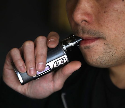 Pesquisadores estudam lesão pulmonar causada por cigarro eletrônico