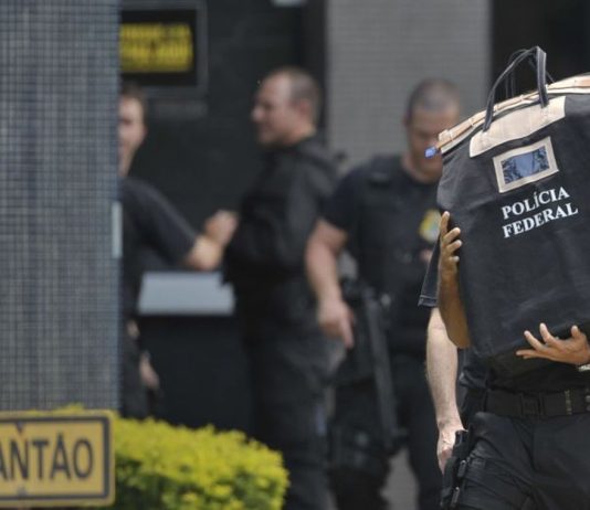 PF cumpre 14 mandados de prisão contra fraudes na Receita
