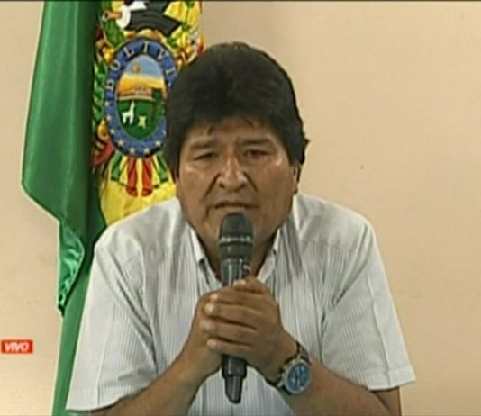 Em meio a protestos, Evo Morales renuncia à presidência da Bolívia