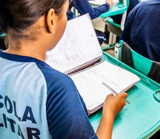 Ministro divulga lista de instituições que aderiram à implantação de escolas cívico-militares; SC terá quatro colégios