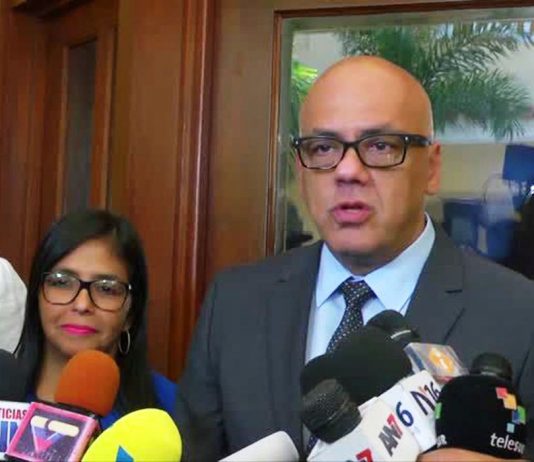 Venezuela decreta estado de sítio na fronteira com a Colômbia