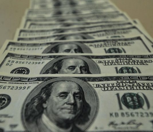 Contas externas têm saldo positivo pelo quarto mês seguido