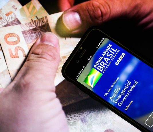 Caixa credita R$ 1,3 bi de auxílio para nascidos em novembro