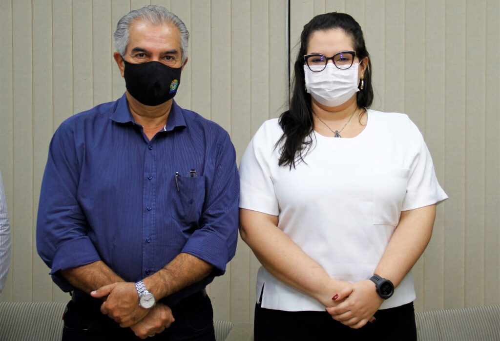 governador-reinaldo-azambuja-e-prefeita-rhaiza-matos-foto-saul-schram-governo-do-estado-de-mato-grosso-do-sul-1024x699