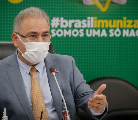 Avião com 1,5 milhão de doses da Janssen chega amanhã, diz ministro