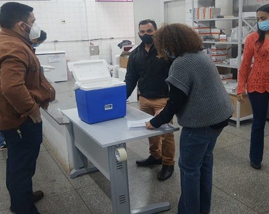 Saúde de MS distribui aos municípios 97.500 doses da Astrazeneca