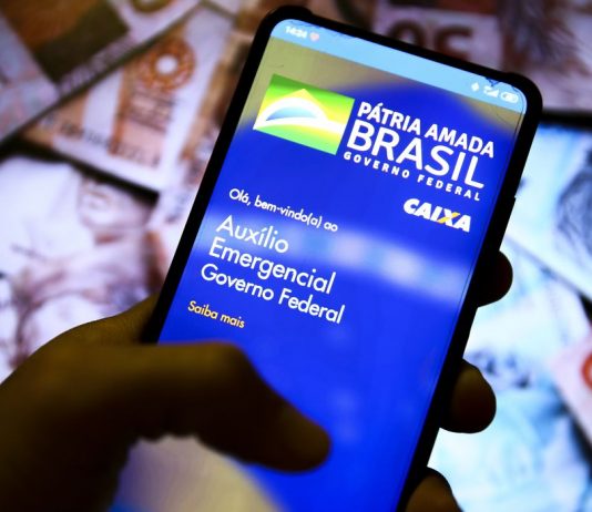 Trabalhadores nascidos em novembro podem sacar auxílio emergencial