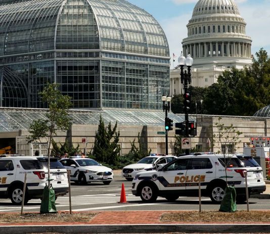 EUA: polícia cerca homem com possíveis explosivos perto do Capitólio