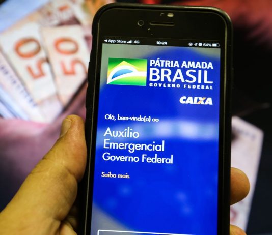 Trabalhadores nascidos em abril podem sacar auxílio emergencial