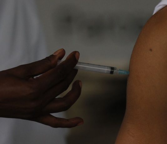 Brasil ultrapassa 100 milhões de pessoas com ciclo vacinal completo