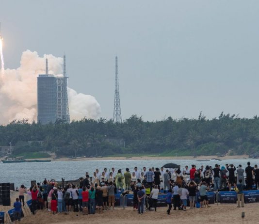 Wang Yaping é primeira astronauta chinesa a fazer caminhada espacial