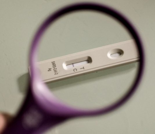 Entenda como vai funcionar o autoteste de covid-19