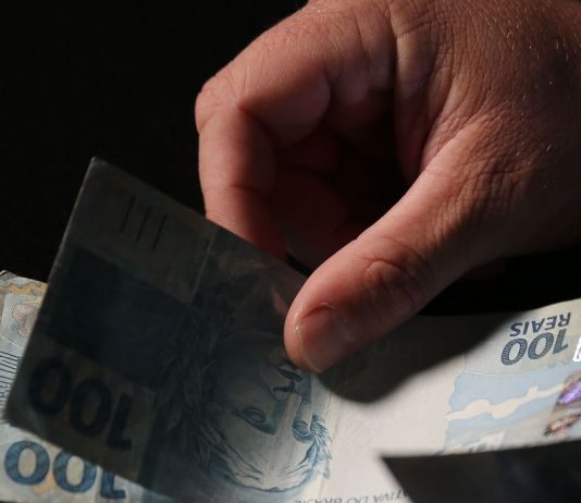 Caixa paga Auxílio Brasil a cadastrados com NIS final 9