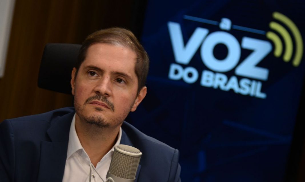 voz_do_brasil_agu_mcajr_abr_2001220197