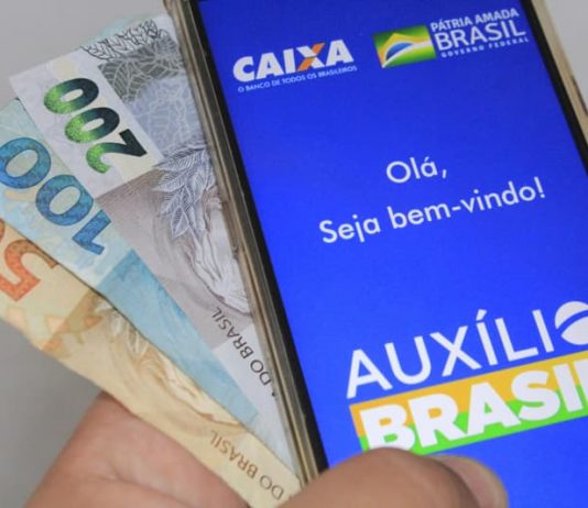 Auxílio Brasil, vale-gás e desconto na luz da Tarifa Social: veja se é possível receber os três benefícios