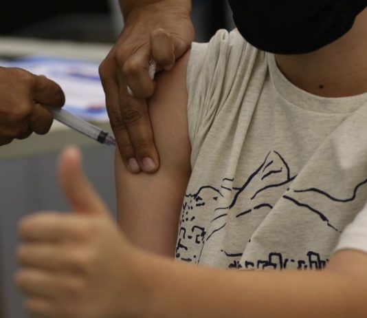 Vacinação é prioridade para o controle da pandemia, diz Fiocruz