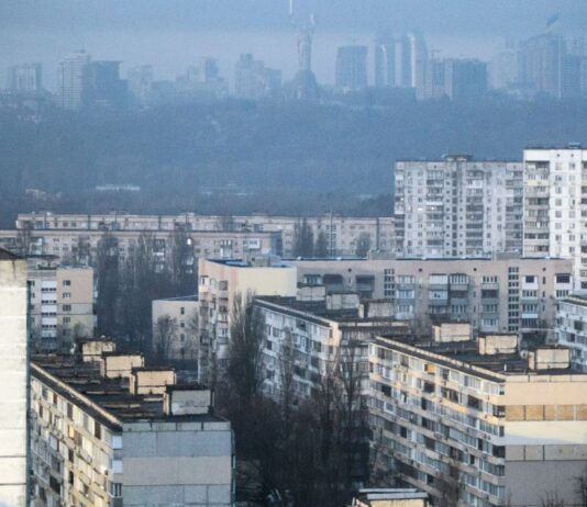 Bombardeios noturnos prosseguem na região de Kiev