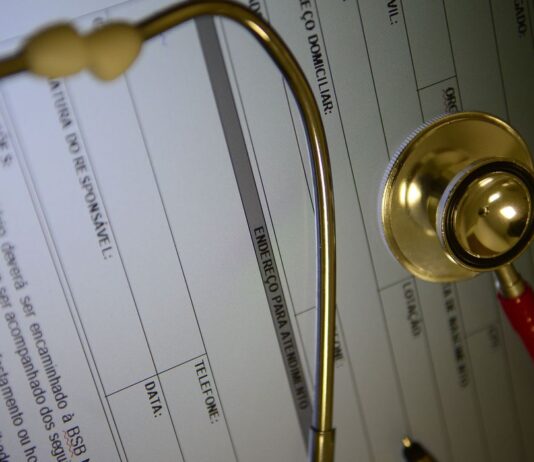 Doze planos de saúde têm comercialização suspensa a partir de hoje