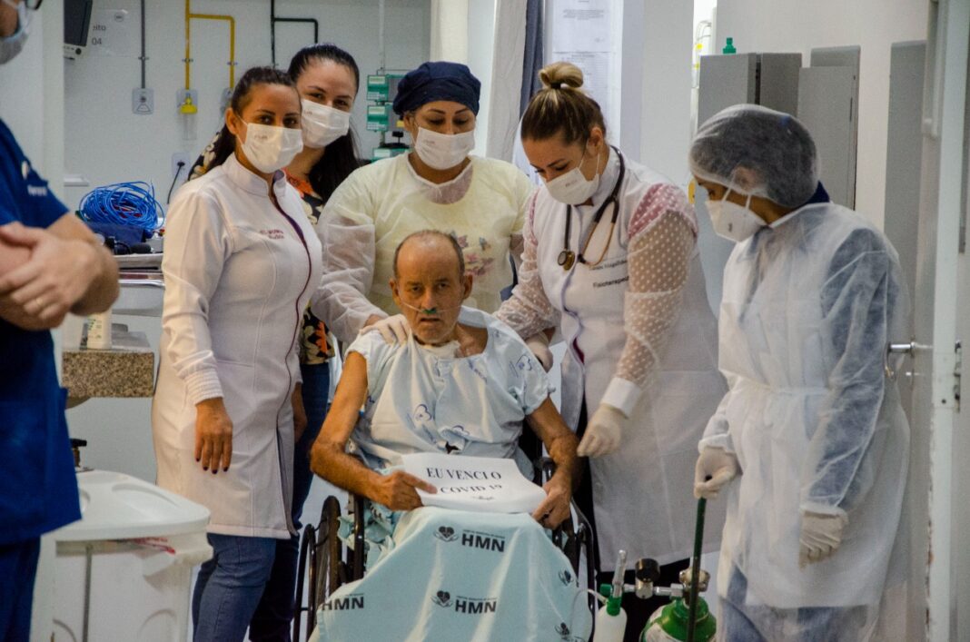 02.05.22 Paciente vence a Covid após 60 dias internado na UTI do Hospital Municipal de Naviraí (5)(1)