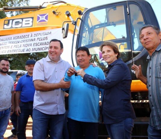Tereza Cristina entrega maquinário para impulsionar desenvolvimento de Aquidauana