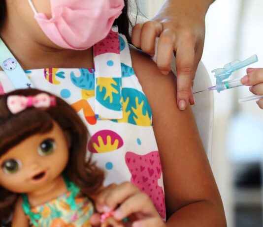 Nova vacina contra meningite alcança alta proteção em bebês de até dois anos