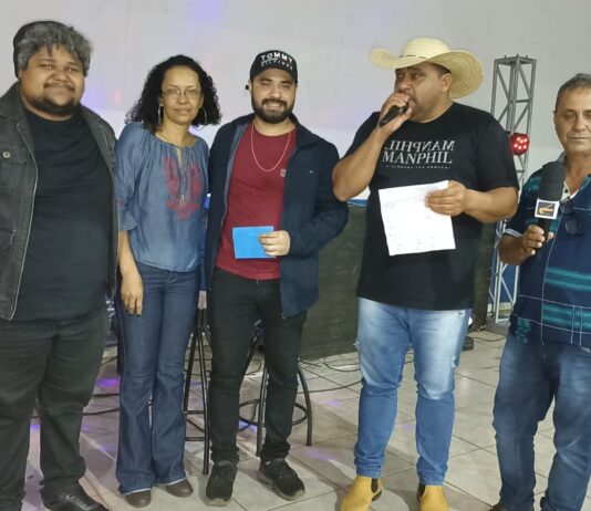 Dupla Cláudio & Vini foi a campeã do 8º Festival de Música de Itaquiraí