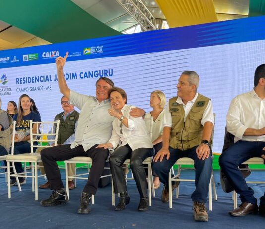 Bolsonaro e autoridades em Campo Grande – Cerimônia de entrega do Residencial Canguru