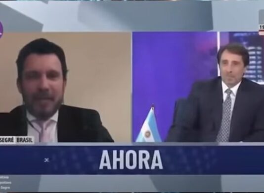Brasileiros precisam ver o noticiário argentino para se informar sobre o Brasil