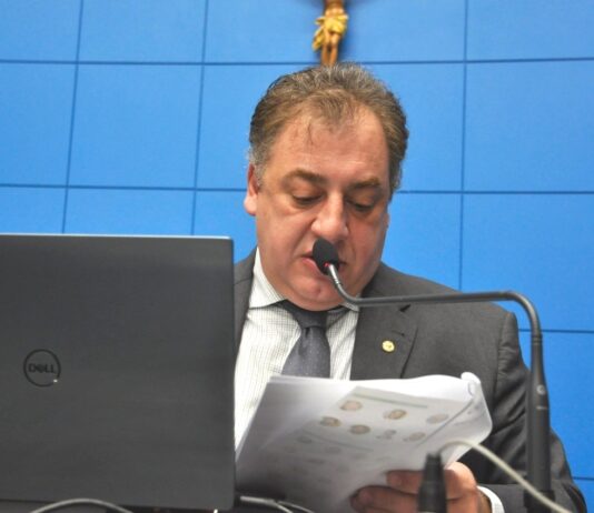 Neno Razuk defende atendimento especializados em concursos públicos para pessoas com TDAH e dislexia