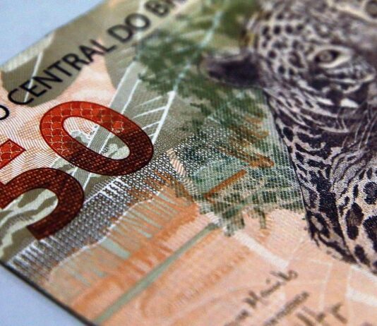 Trabalhadores nascidos em dezembro podem sacar até R$ 1 mil no FGTS