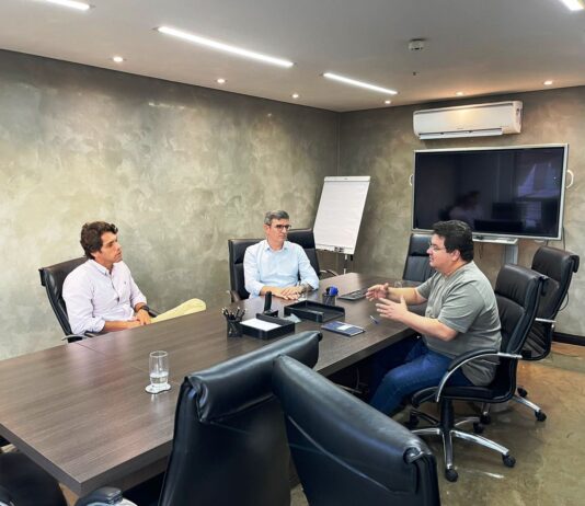 Márcio Araguaia conquista na Health Brasil o conserto de tomógrafo da Saúde de Naviraí