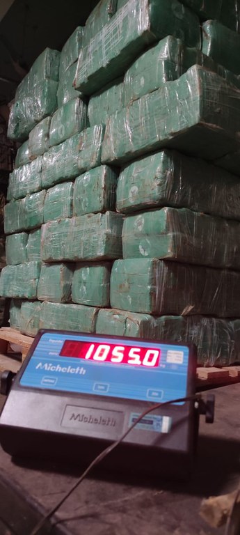 Ação resulta na apreensão de maconha