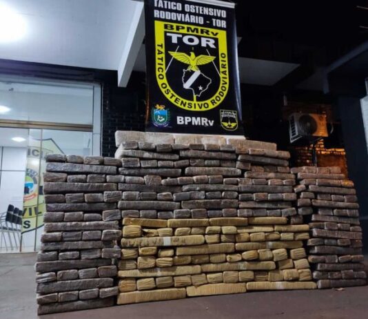 Homem tenta escapar de cerco policial, leva tiro e acaba preso com 208 kg de maconha