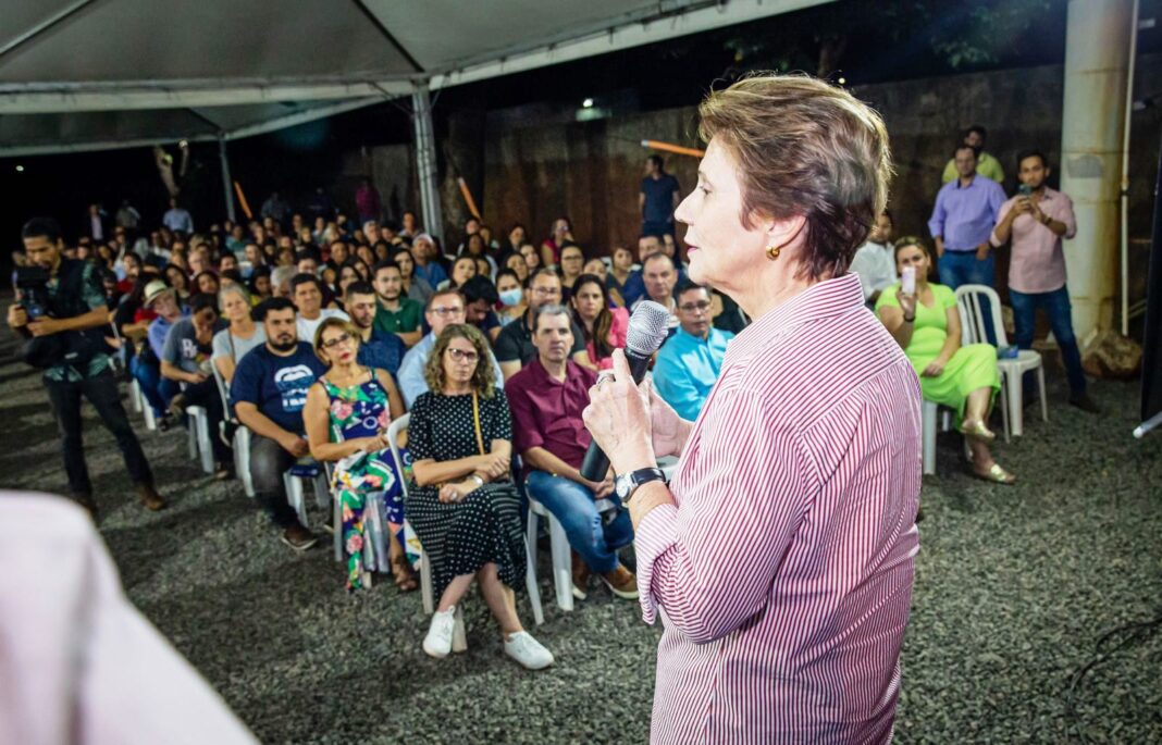 tereza cristina discursa aos professores