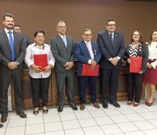 Tribunal de Justiça de MS homenageia servidores do Judiciário da Comarca de Naviraí