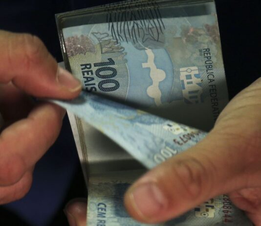 Caixa paga novo Bolsa Família a beneficiários com NIS de final 4