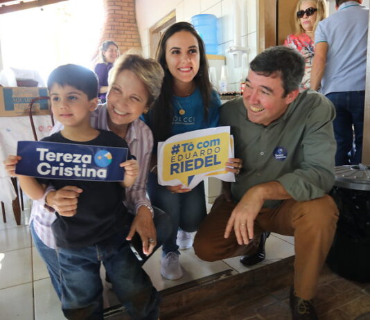 Riedel e Tereza ouvem a voz feminina em MS