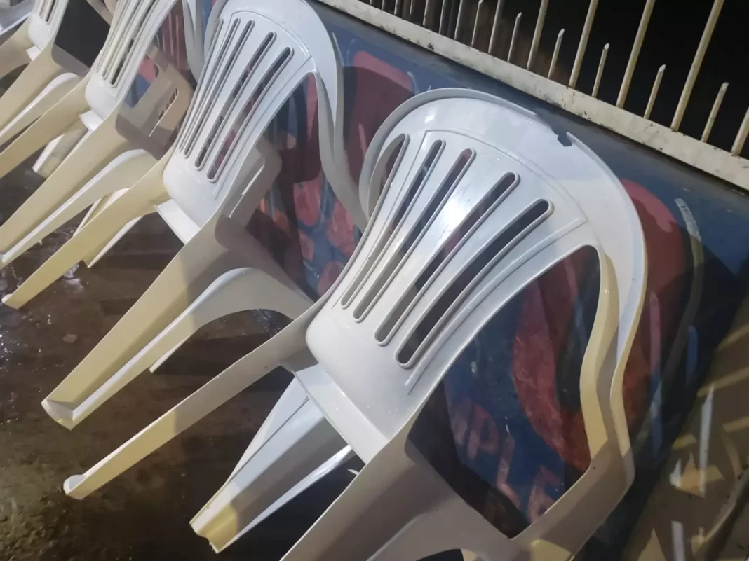 Cadeira com marca de tiro, onde vítima fatal estava sentada (Midiamax)