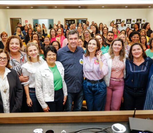 Riedel firma compromisso e promete integrar assistência social, saúde e educação