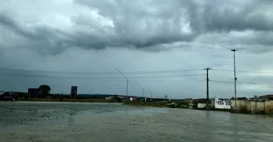 Prepare o guarda-chuva: Semana será de muita chuva, tempestades e tempo abafado em MS