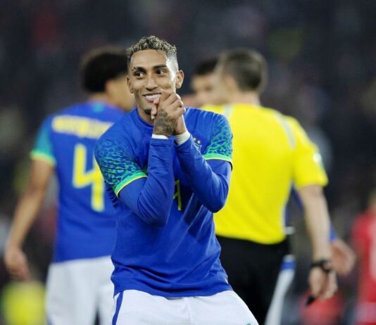Raphinha diz que seleção disputa Copa do Catar sob pressão por título
