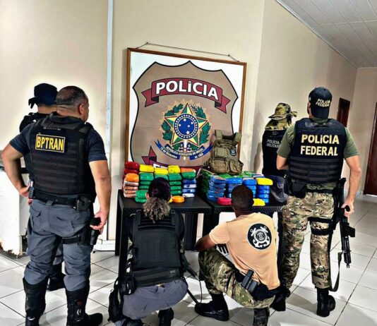 PF prende em flagrante 5 mulheres e apreende 135 kg de cocaína no interior do Amazonas