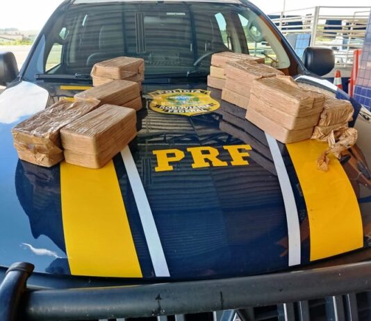 Homem é preso pela PRF com quase 3 milhões em cocaína, durante fiscalização de trânsito em Corumbá (GO)