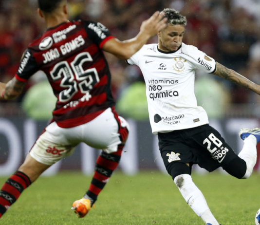 Corinthians derrota Flamengo no Maracanã e se garante na Libertadores