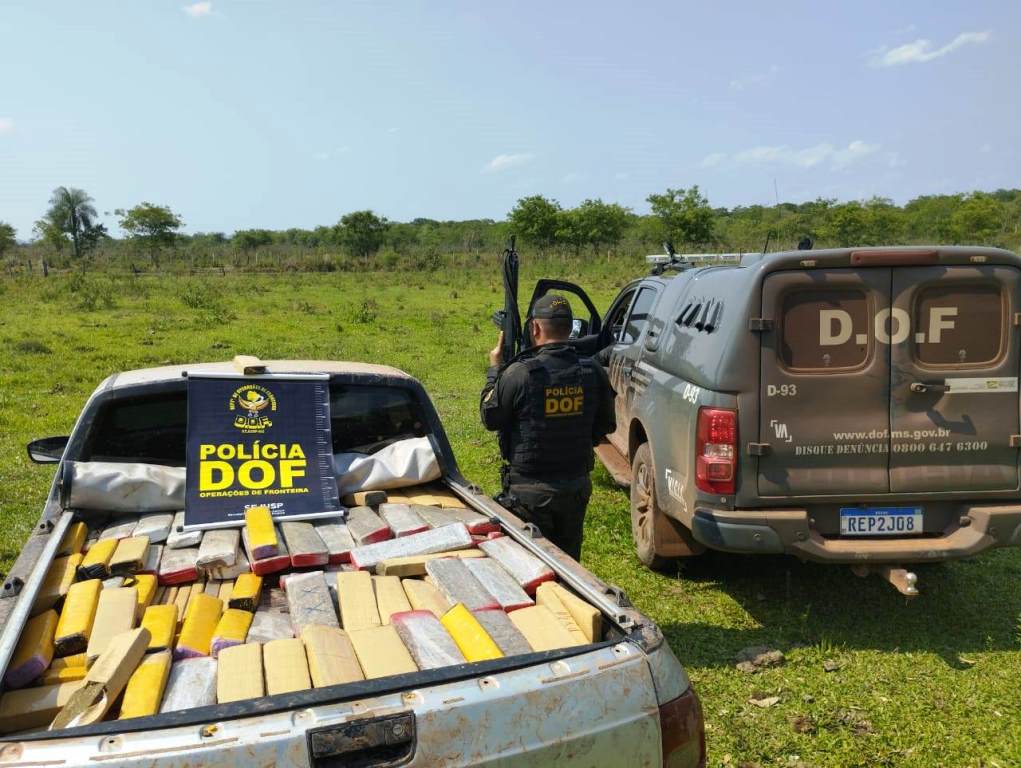 Veiculo-furtado-em-Minas-Gerais-foi-recuperado-pelo-DOF-com-mais-de-500-quilos-de-maconha