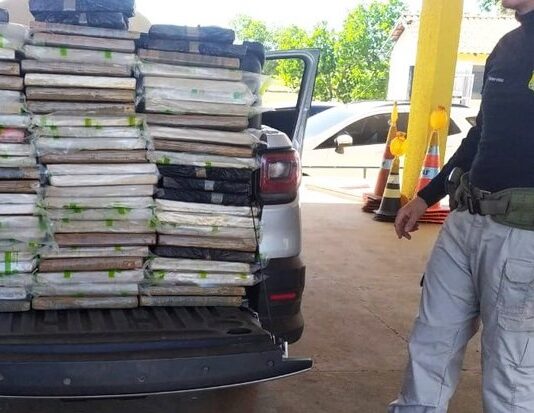 PRF apreende 70 Kg de maconha em Coxim (MS)