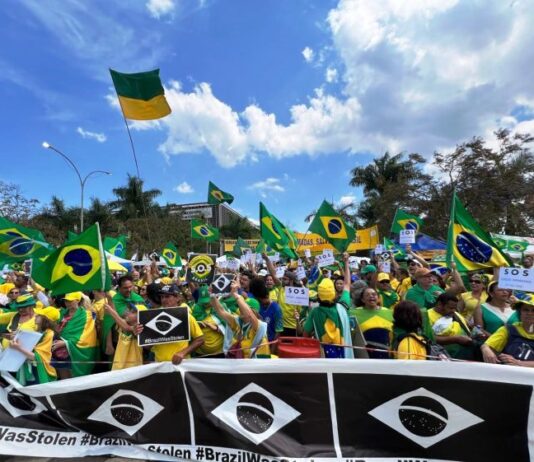 Militares da reserva alertam para o risco de convulsão social no país